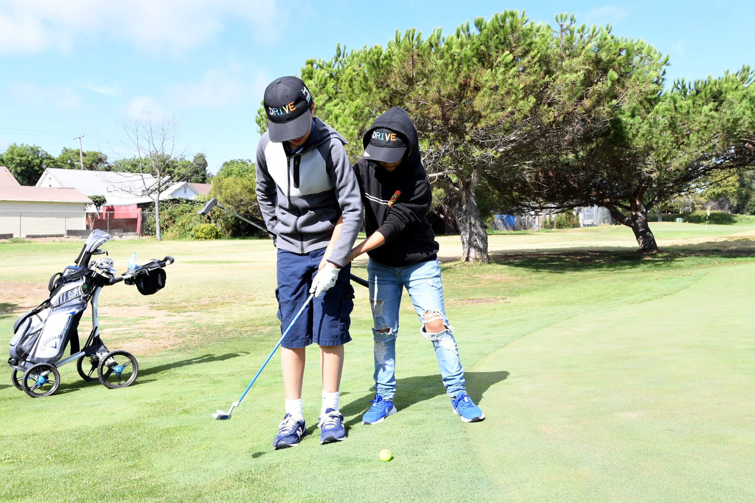 DRIVE Club Guide teaching a new golfer how to swing the club